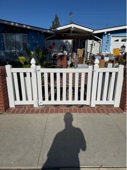 Vinyl fence