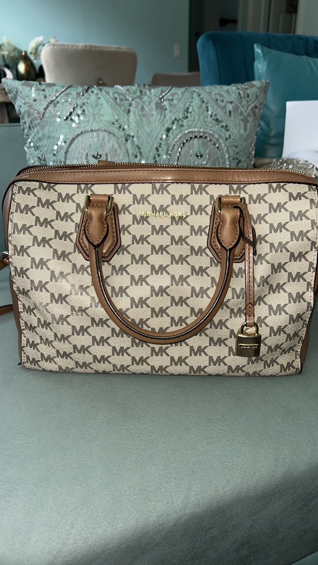 Micheal Kors Duffle Mercer Handbag.  Beautiful Pre-Loved condition!