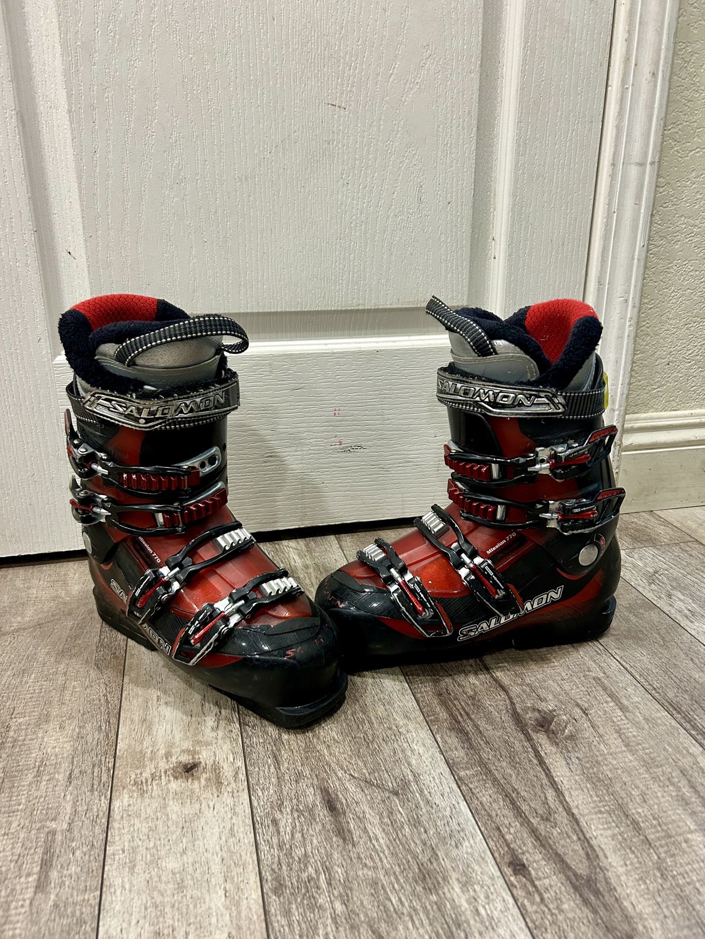 SALOMON SKI BOOTS SIZE 25.0