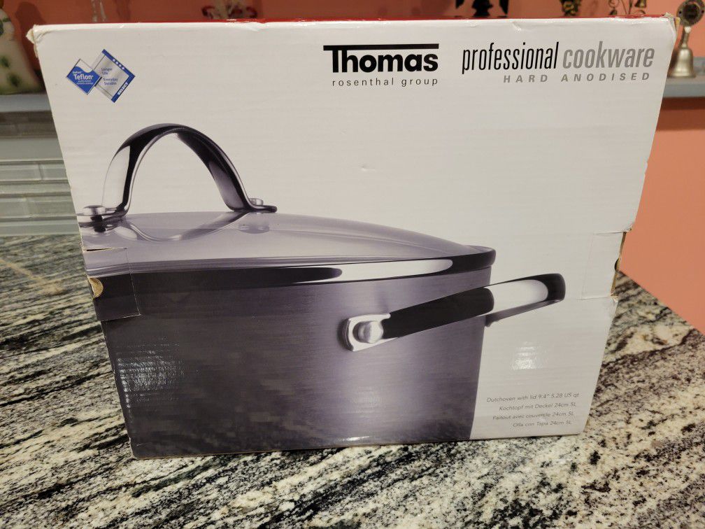 Thomas rosenthal professional cook wear Dutch Oven with Lid for Sale in  Wheaton, IL - OfferUp