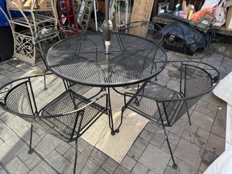 Metal Patio Set  4 Chairs  42 Round Table & Umbrella.