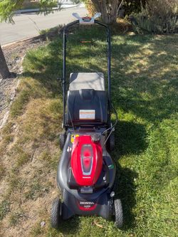 Like New Honda Lawn Mower GCV170