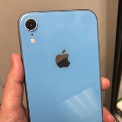 iPhone XR 256gb | Unlocked | Store Warranty | Comes with cable and charger 