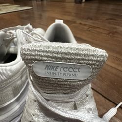 NIKE RUNNING SHOES 