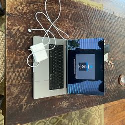 Apple Macintosh Pro Laptop 