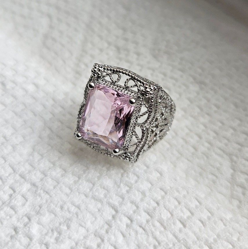 NEW BEAUTIFUL VINTAGE STYLE PINK TOPAZ RING
