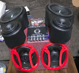 Portable speaker box and pair of tt panels speaker rack