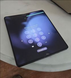 Samsung Galaxy Z Fold5 512GB Factory Unlocked (Samsung Exclusive Color) – Needs Inner Screen Repair