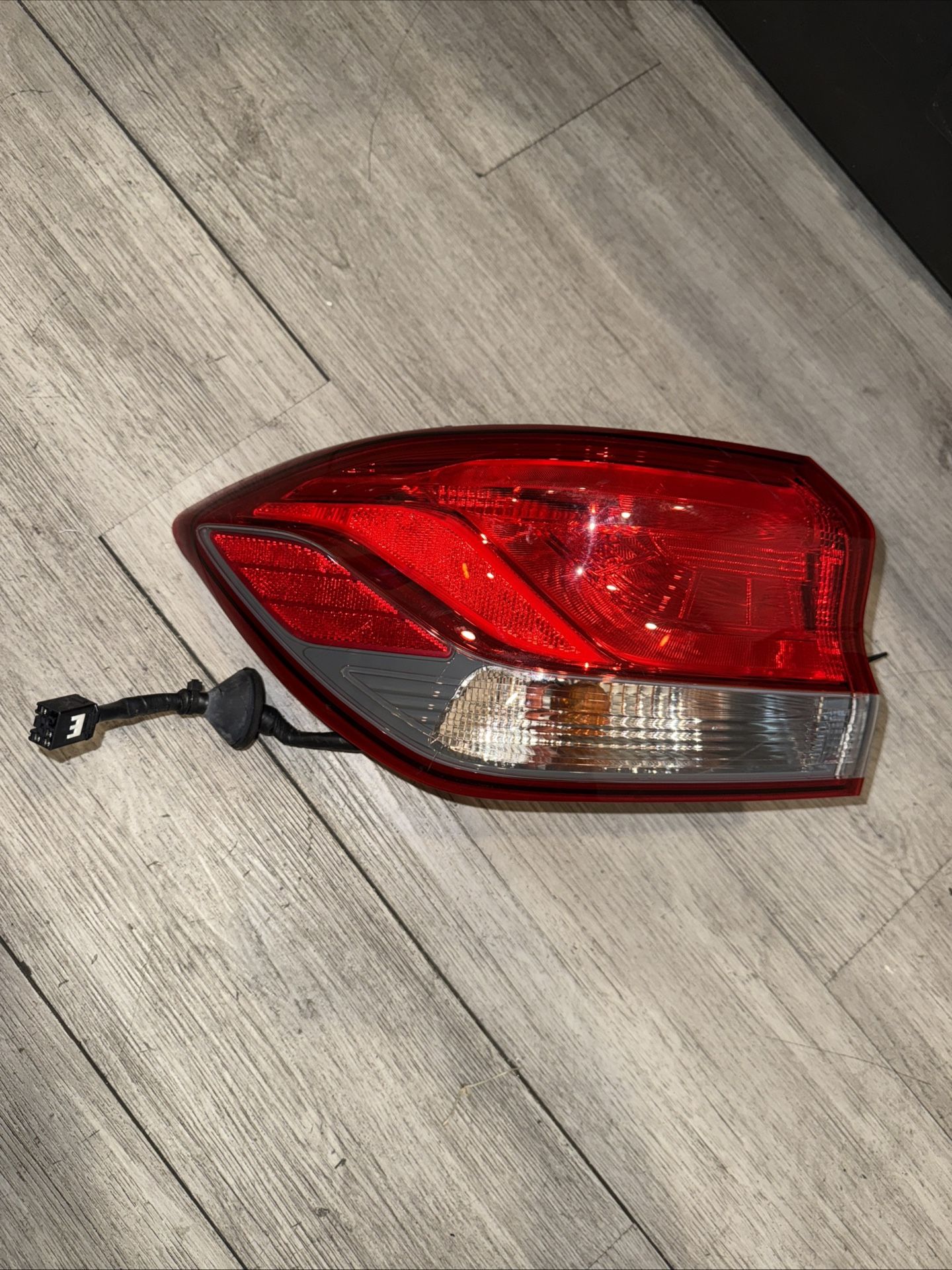 18-20 HYUNDAI ELANTRA DRIVER SIDE LEFT HALOGEN TAIL LIGHT OEM 92401G30 #0184