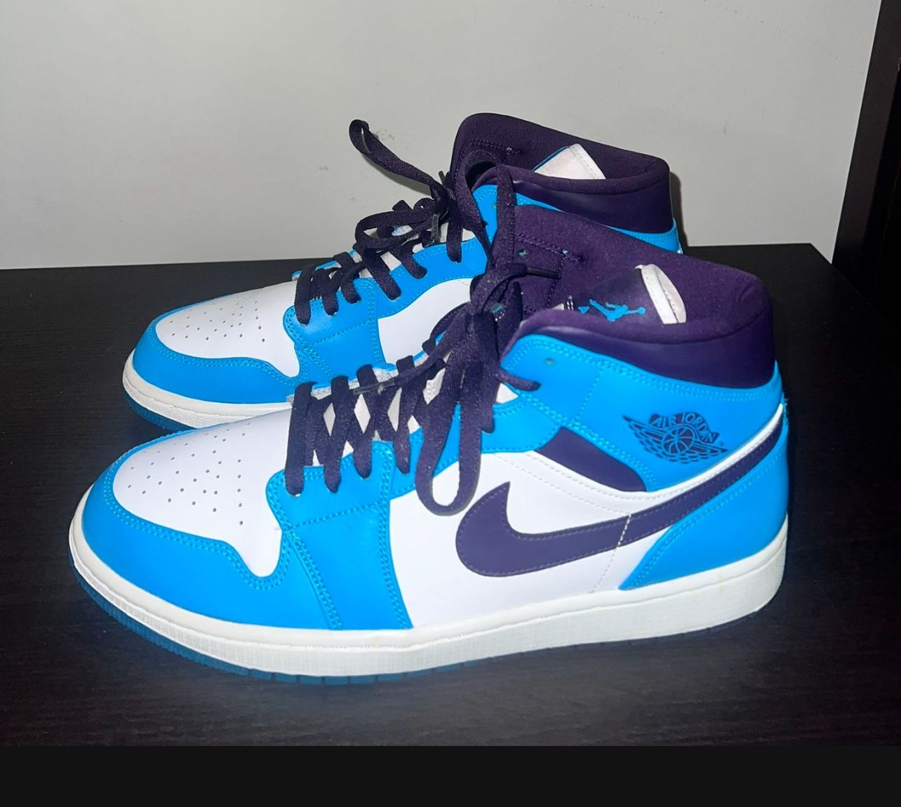 Jordan 1 Mid Hornets Size 12