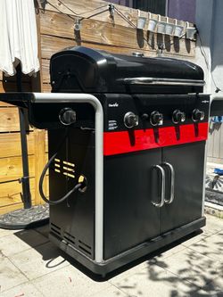 Char-Broil Gas2Coal (With Propane Tank).