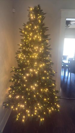 7.5 FT Pre-Lit Christmas Tree – Home Depot – Excellent Condition 🎄