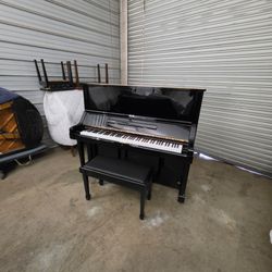1977 Yamaha UX,
Free delivery & tuning INCLUDED!
(PRICE IS NEGOTIABLE)