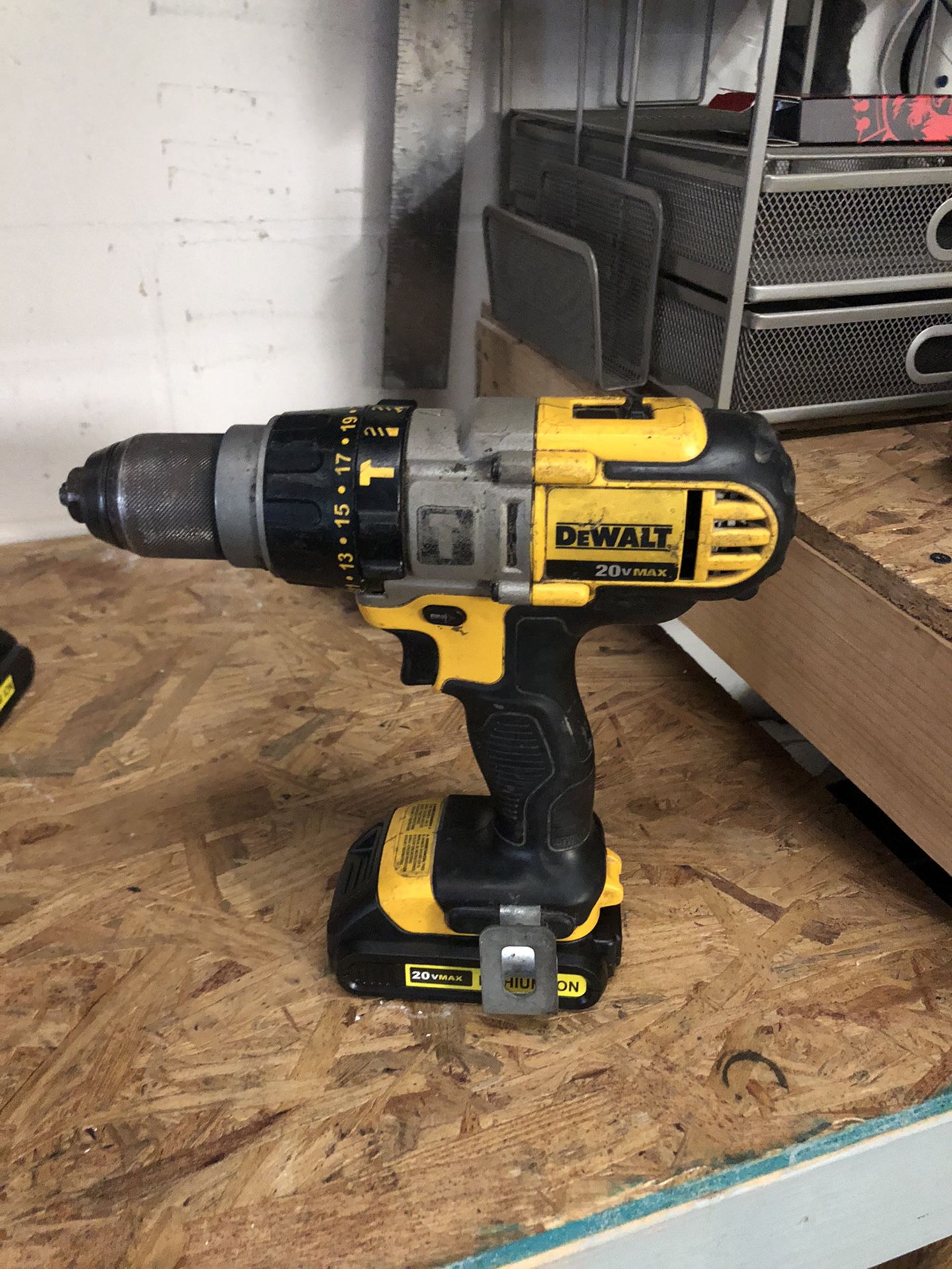 DeWalt 20v Max 1/2 hammer drill with 3.0 ah battery, charger.