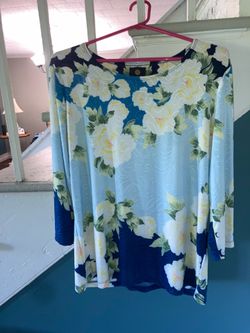 B/N WOMAN’S FLORAL BLOUSE SIZE LARGE