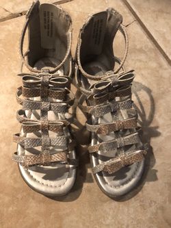 Girls sandals sz 11 LIKE NEW