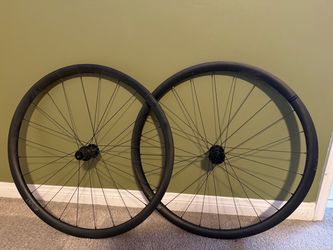 Hunt 30 Carbon wheel set
