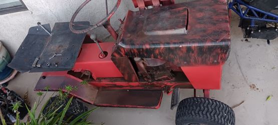 RARE VINTAGE MINI Lawn Tractor (1984)