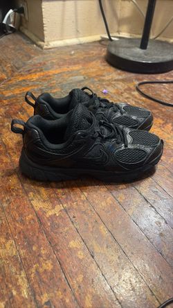 black nike vomero boys size 3y
