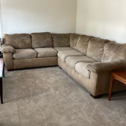 Sectional Couch/Fold Out Queen