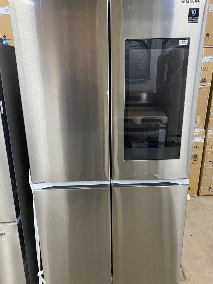 Samsung 28.6-cu ft 4-Door French Door Refrigerator with Dual Ice Maker and Door within Door (Fingerprint Resistant Stainless Steel) J3NI3