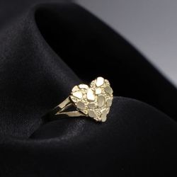 10 K Gold Heart Shaped Ring 
