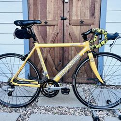 Cannondale R500 Road Bike With Carbon Fiber Fork