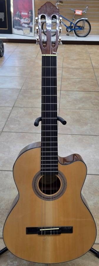 LUCERO E/A GUITAR LC100CE/N
