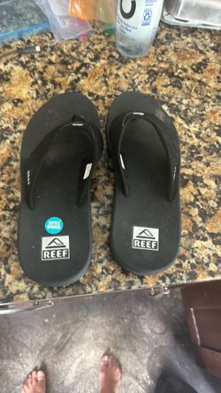 Mens reef flip flops.