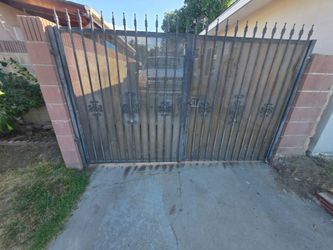 Gate double for driveway