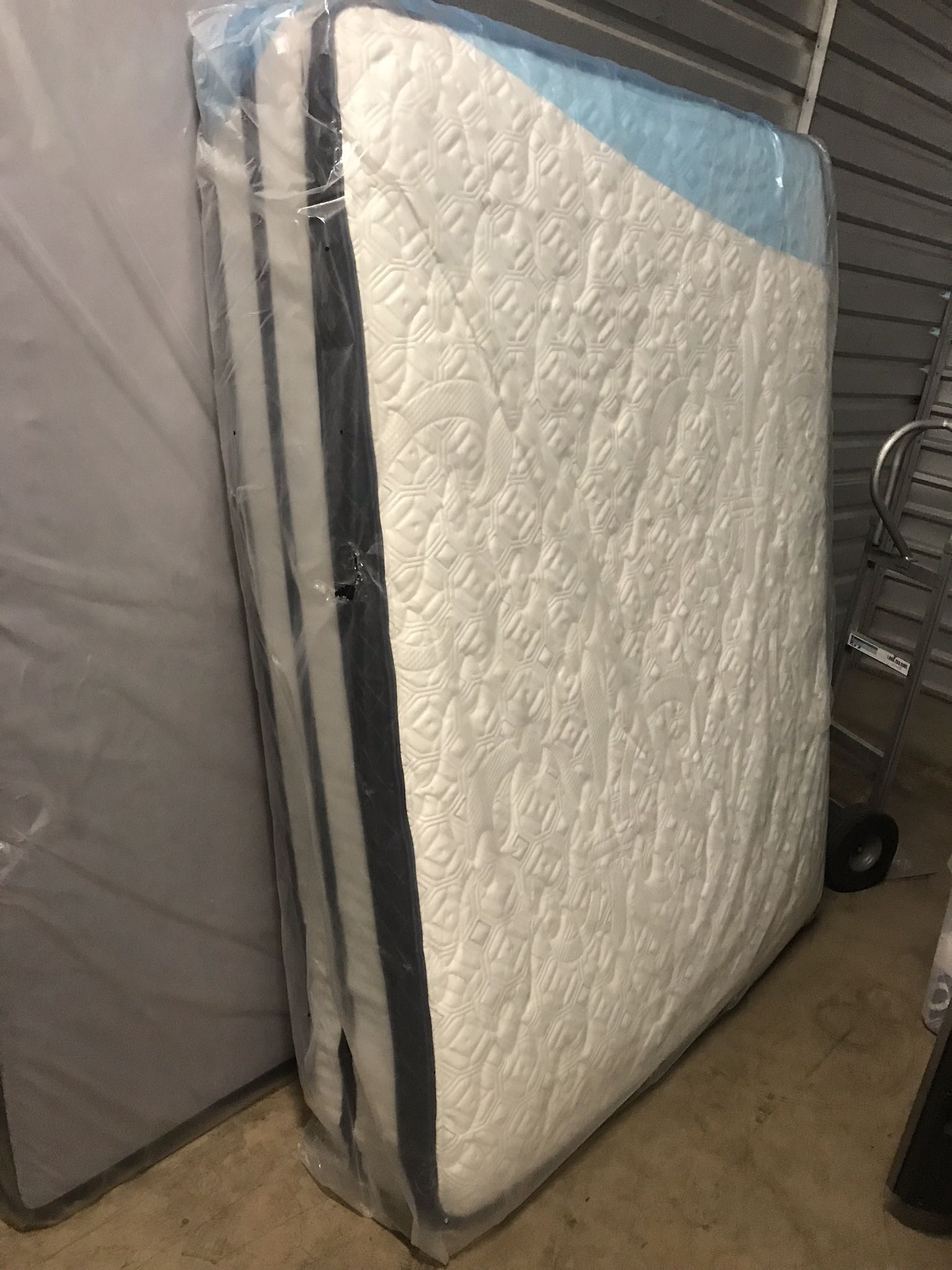 Mattresses: twin full  queen regular  Colchon Nuevo Colchones plush or pillow top available cama bed mattress