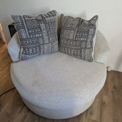 Soletren Ashley Swivel Chair 