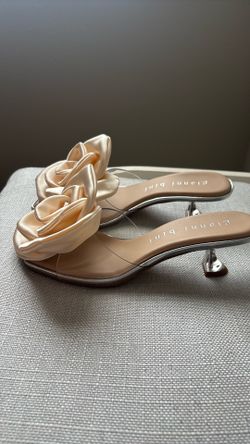 NEW Gianni Bini Satin Flower Clear Strap Slide Sandals – Never Worn (size 7.5)