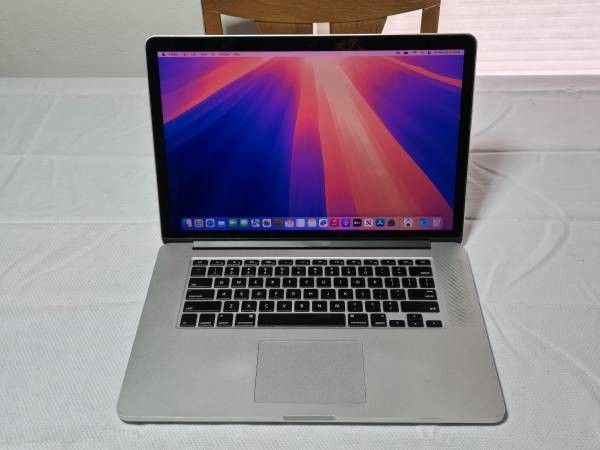Apple MacBook Pro (Intel i7/ Sequoia/ New Battery)