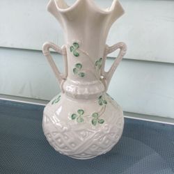 IRISH BELEEK VASE