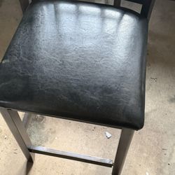 table with 4 chairs 