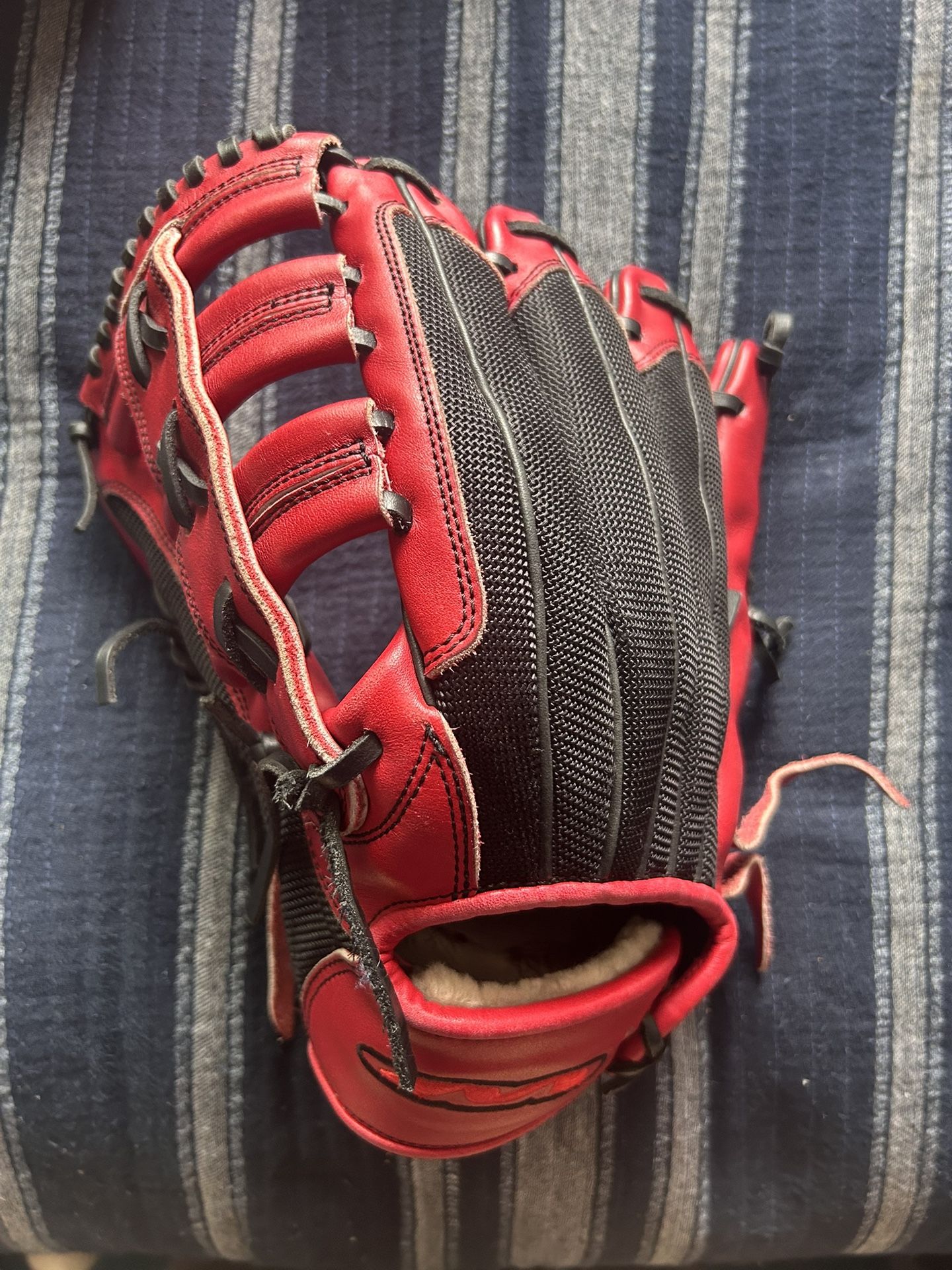 13” Outfielders Glove LHT