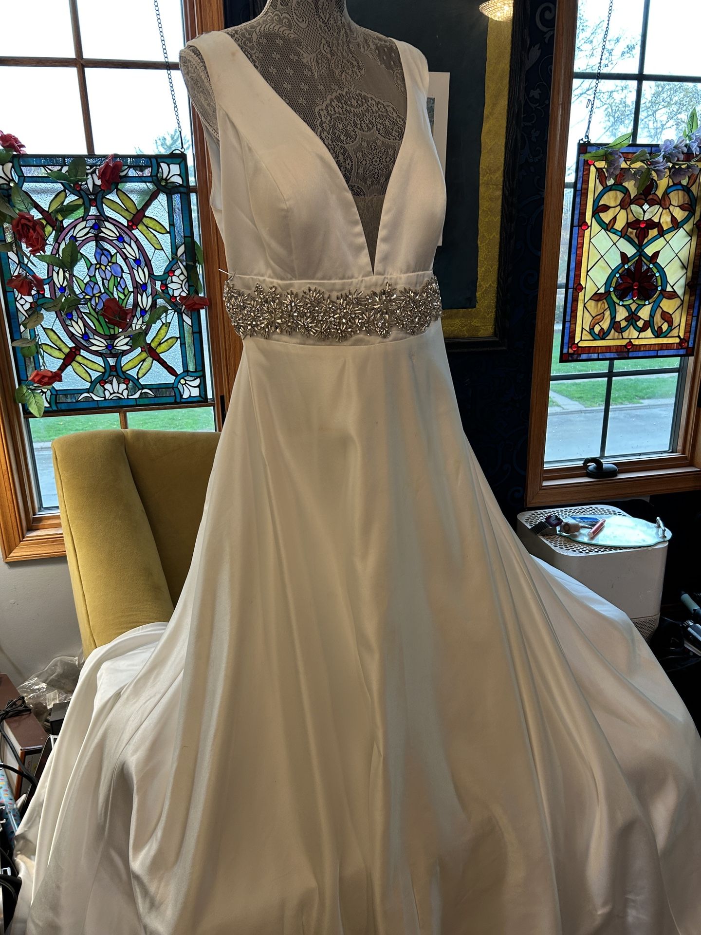 Beautiful Braided Back Bridal Gown With Pockets For Women Sizes18-22!