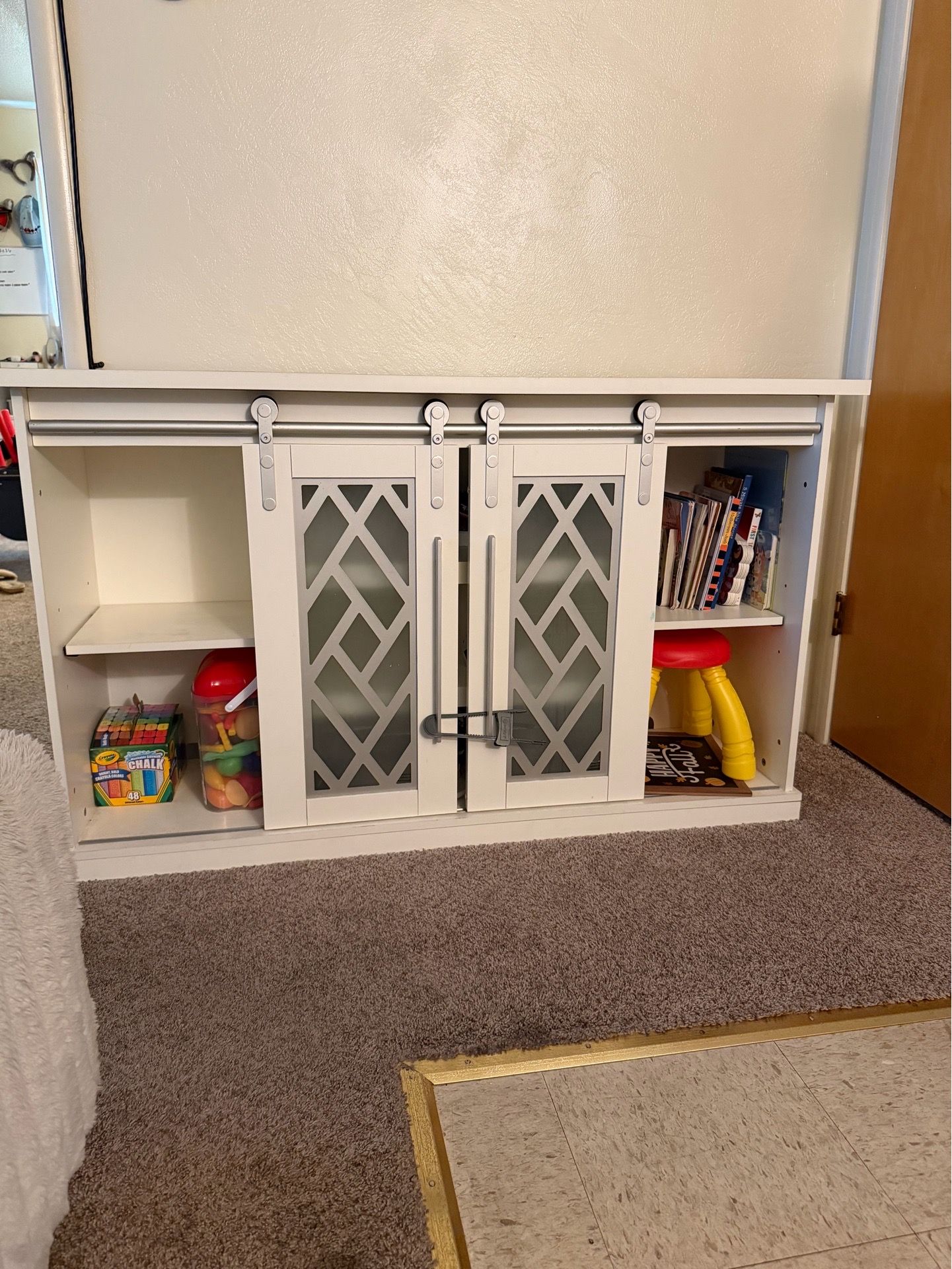 Tv stand