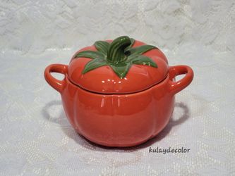 Crofton Tomato Fruit Ceramic Baker Canister Jar Casserole with Lid Kitchen Decor