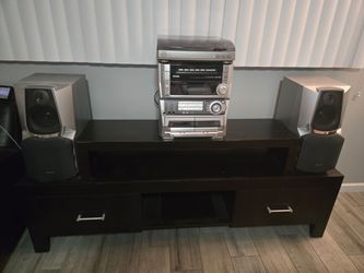 Vintage turntable, CD and cassett stereo