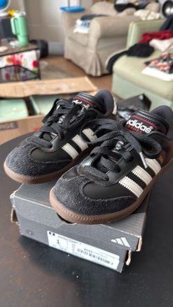 Adidas Samba classic 1.   Size 1
