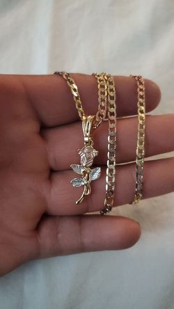Cadena con dije de 🌹
