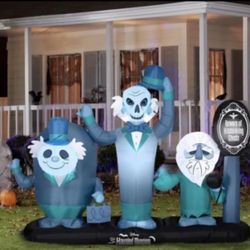 Disneys The Haunted Hitchhiking Mansion Ghosts Halloween blowup Inflatable 