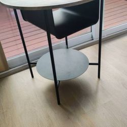 SALTORO SHERPI ROUND ACCENT TABLE WITH CURVED METAL SHELF 