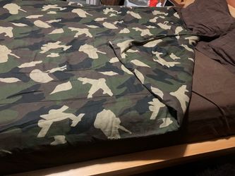 Camouflage blanket comforter