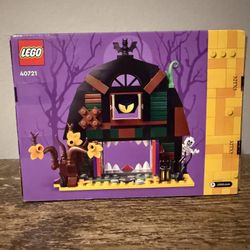 LEGO Halloween Barn Building Toy for Kids - Room Decor & Pretend Play Set for Boys & Girls, Ages 9+ - Storytelling Gift Idea for Halloween or Birthday
