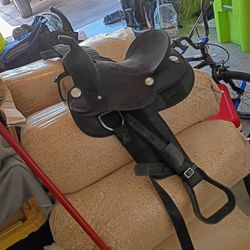 Black 14 inch Tough 1 saddle. King Series