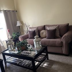 Sala En Buenas Condiciónes 2 Piezas Con 4 Mesas