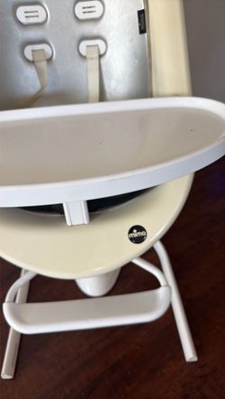 High chair. Sylmar pick up. Offer me!